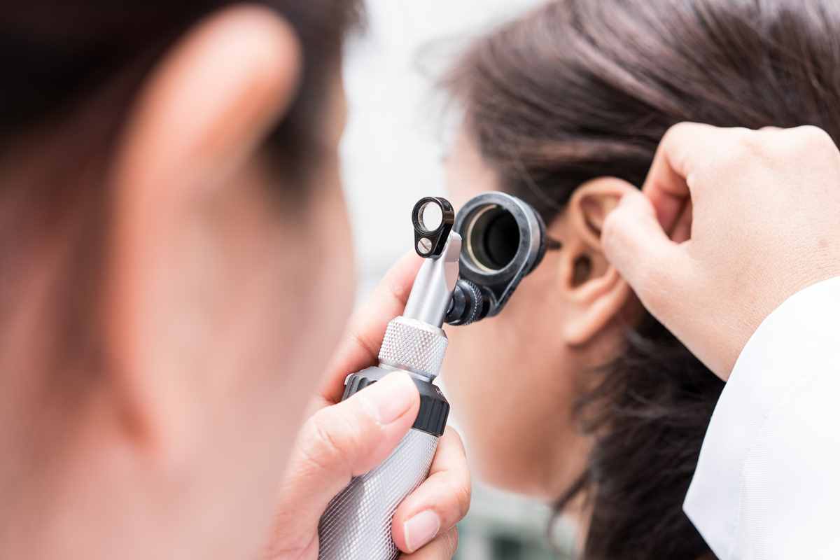 Doctor examine girls ears0